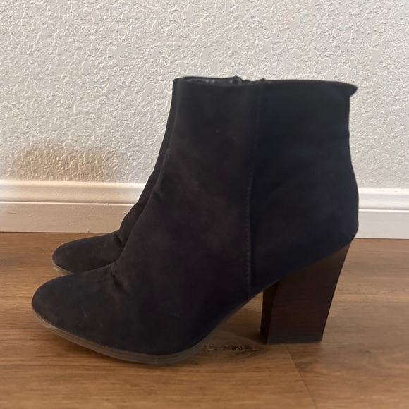 Covington Woman’s Boots - Picture 5 of 10